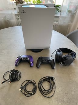 PS5 Digital Edition + SCUF + tillbehör