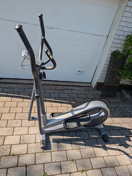 Titan Crosstrainer träningsmaskin grå