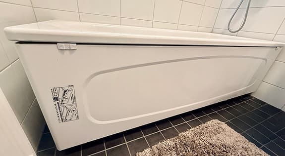 IFÖ Caribia 1600 Vit badkar med front till badrum