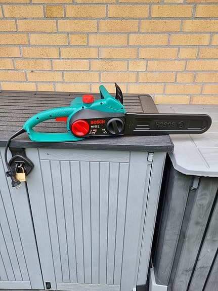 Bosch elektrisk motorsåg med svärd