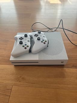 Microsoft Xbox One S spelkonsol vit