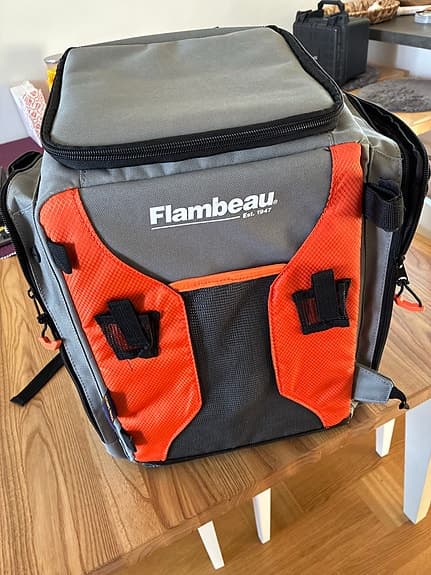 Flambeau fiskeryggsäck grå/orange betesboxar ingår.
