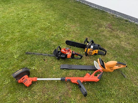 Black & Decker grästrimmer + motorsåg och häcksax