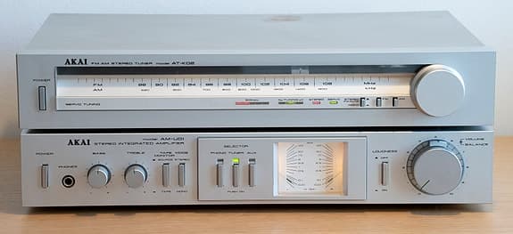 Akai AM-U01 Stereo Amplifier & AT-K02 AM/FM Stereo Tuner (1980)