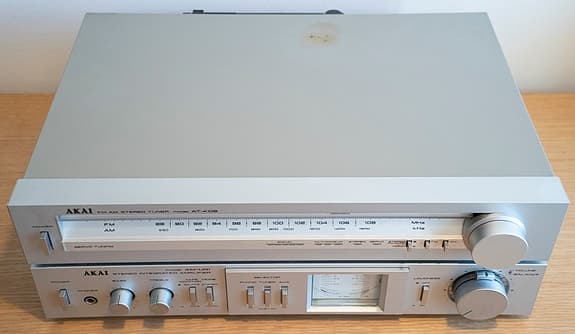 Akai AM-U01 Stereo Amplifier & AT-K02 AM/FM Stereo Tuner (1980)