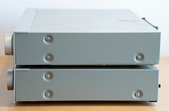 Akai AM-U01 Stereo Amplifier & AT-K02 AM/FM Stereo Tuner (1980)