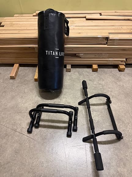 Titan Life boxningssäck med träningsredskap