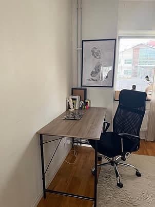 kontorsstol och skrivbord