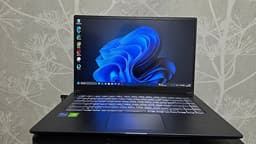 MSI laptop 15,6 tum svart