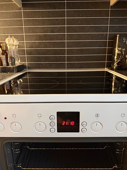 Fin Bosch glaskeramikspis, varmluftsugn ur funktion