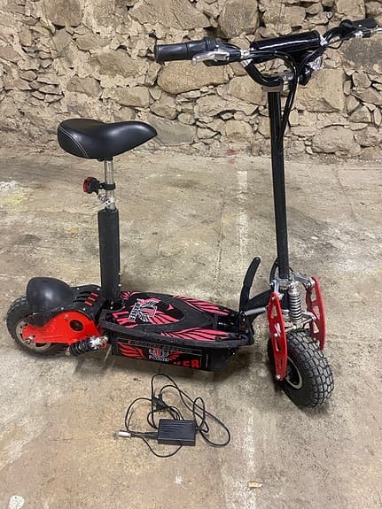 T-Walker elektrisk scooter svart/röd med sadel