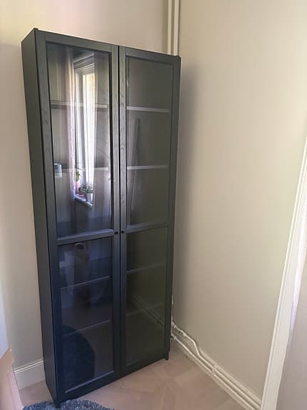 IKEA Billy bokhylla/vitrinskåp med glasdörrar svart ekmönstrad
