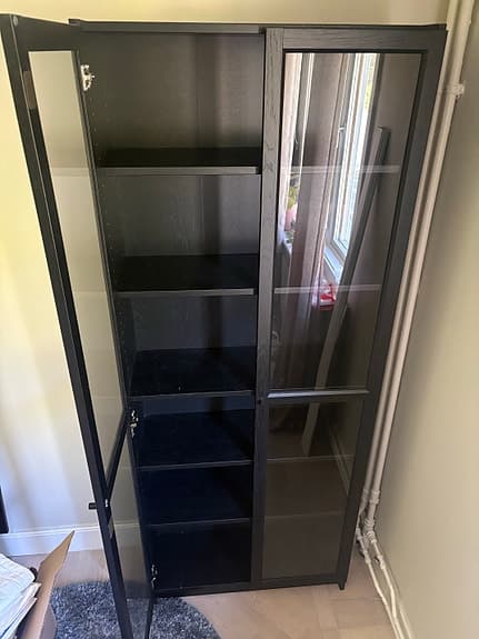 IKEA Billy bokhylla/vitrinskåp med glasdörrar svart ekmönstrad