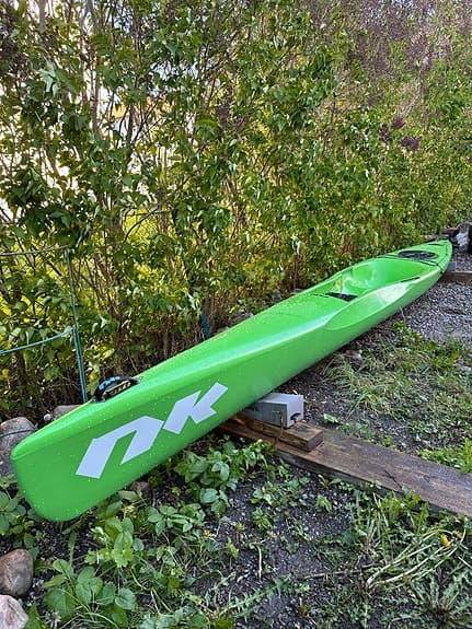 NK Surfski / motionskajak inkl. kolfiberpaddel och tillbehör