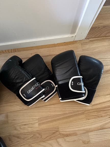 Boxningshandskar och mitsar