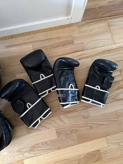 Boxningshandskar och mitsar