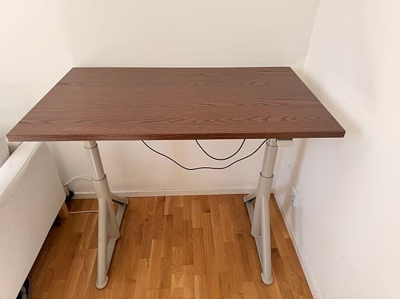 Idåsen höj och sänkbart skrivbord