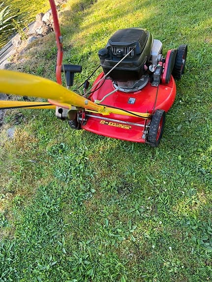 Makita gräsklippare med stark briggs&straton  motor