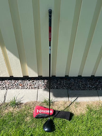Nakashima driver golfklubba med Graphite Design-skaft