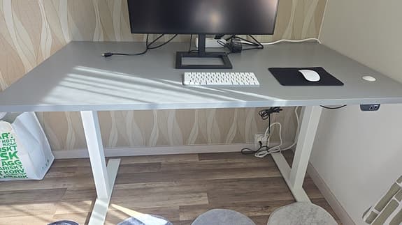 IKEA höj- och sänkbart kontorsbord säljs.