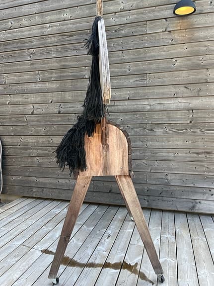 Stor häst att leka med🐎