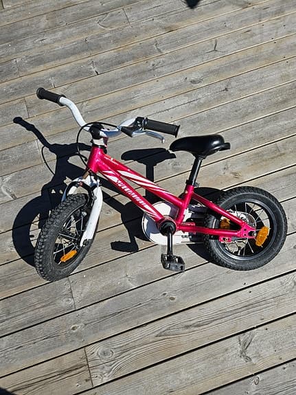 Specialized barncykel 12" hot rock
