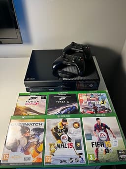 Microsoft Xbox One 500 GB | 2 handkontroller | 6 spel