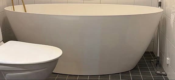 Fristående badkar vitt ovalt