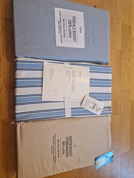 Nya oanvända oöppnade sängkläder I storlek 150x210 800kr alla tre