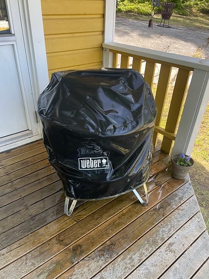Weber eldstad med lock och överdrag svart