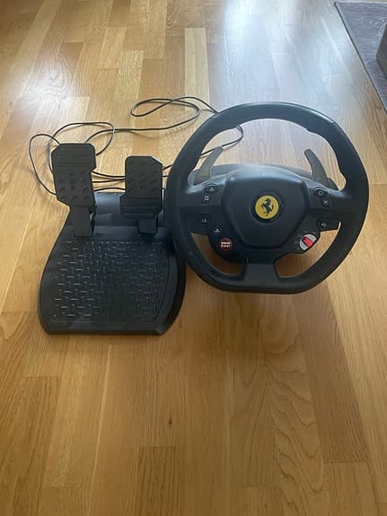 Thrustmaster Ferrari ratt och pedaler till Playstation