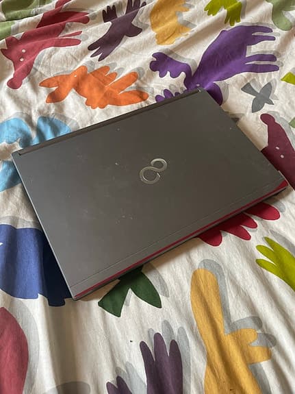 Fujitsu Lifebook U749 14"