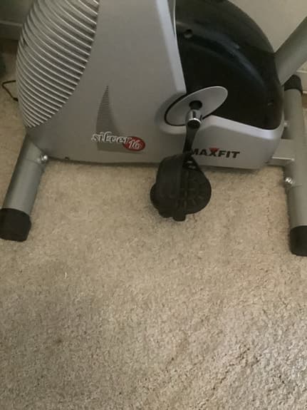 en proffsig motionscykel med stort program, styrs av ström