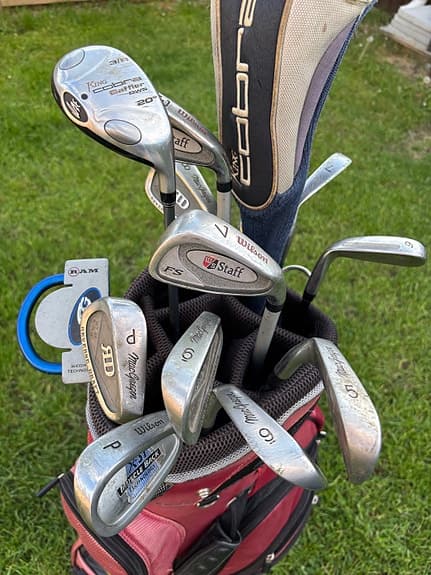 Järnset och bag med klubbor från, Cobra, Taylormade, Wilson, macgregor.