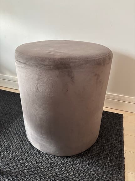 Åhléns puff/sittpall i sammet – fint skick