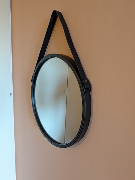 Snygg svart spegel från Mio