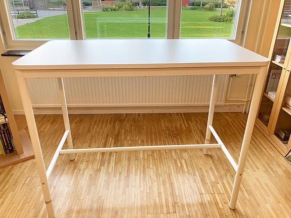 Högbord Tommaryd (vit) från IKEA i mycket bra skick, utomhusgodkänt