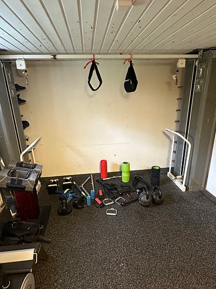 Hemmagym med Olympisk Stång , Viktskivor. GHD Glute, Ställbara Hantlar  ,