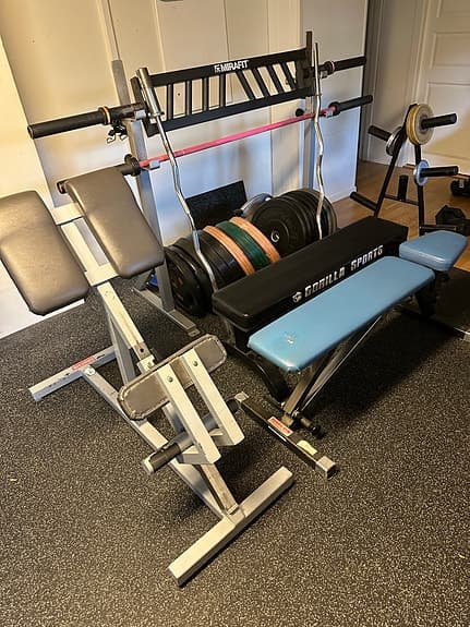 Hemmagym med Olympisk Stång , Viktskivor. GHD Glute, Ställbara Hantlar  ,