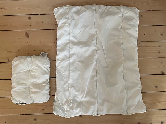 Täcke och kudde baby från Rätt Start + sängkläder