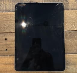 iPad Pro 11" (3:e gen, 2021, M1) För reparation - trasig skärm & daligt batteri