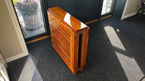 Fällbart träbord i teaklook