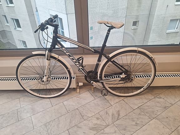 Scott 28" L svart/vit man