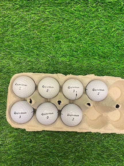 TaylorMade golfbollar vita 7st