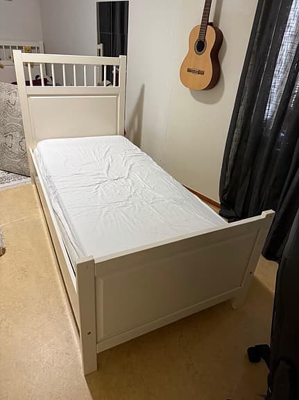 IKEA vit enkelsäng 90x200