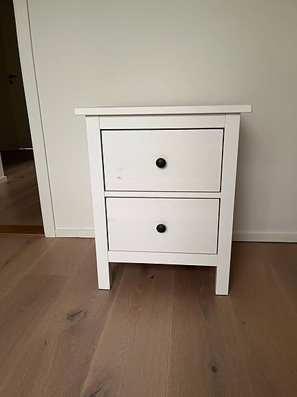 Hemnes byrå / nattduksbord 2 lådor