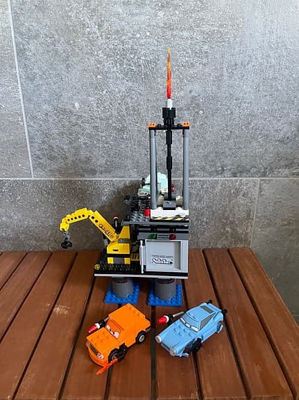 Lego Disney CARS - 9486 Oil Rig Escape