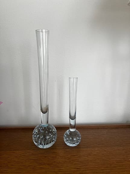 2 st orkidévaser i glas, med bubblor