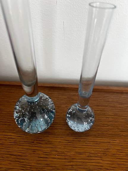 2 st orkidévaser i glas, med bubblor