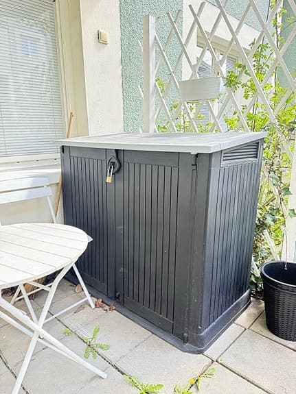 Uteförråd plastskåp med lock grå